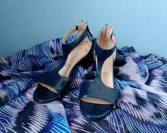Vintage style Duca Enrico navy patent leather sandals. Blue patent leather sandals. Duca Enrico blue sandals.