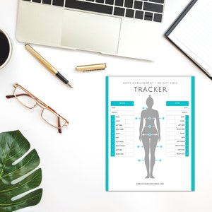 Pu&ograve; includere: Tracker stampabile per la misurazione del corpo e la perdita di peso con una silhouette di una persona con punti di misurazione numerati. Il tracker ha colonne per la data, le misure e le note. Il tracker &egrave; su uno sfondo bianco.