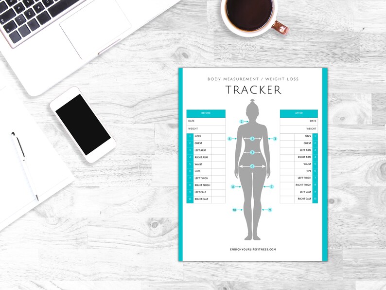 Pu&ograve; includere: Un tracker stampabile per le misure del corpo e la perdita di peso con una silhouette grigia di una persona con punti di misura numerati. Il tracker ha colonne per "Prima" e "Dopo" con sezioni per la data, il peso, il collo, il petto, il braccio sinistro, il braccio destro, la vita, i fianchi, la coscia sinistra, la coscia destra, il polpaccio sinistro e il polpaccio destro.