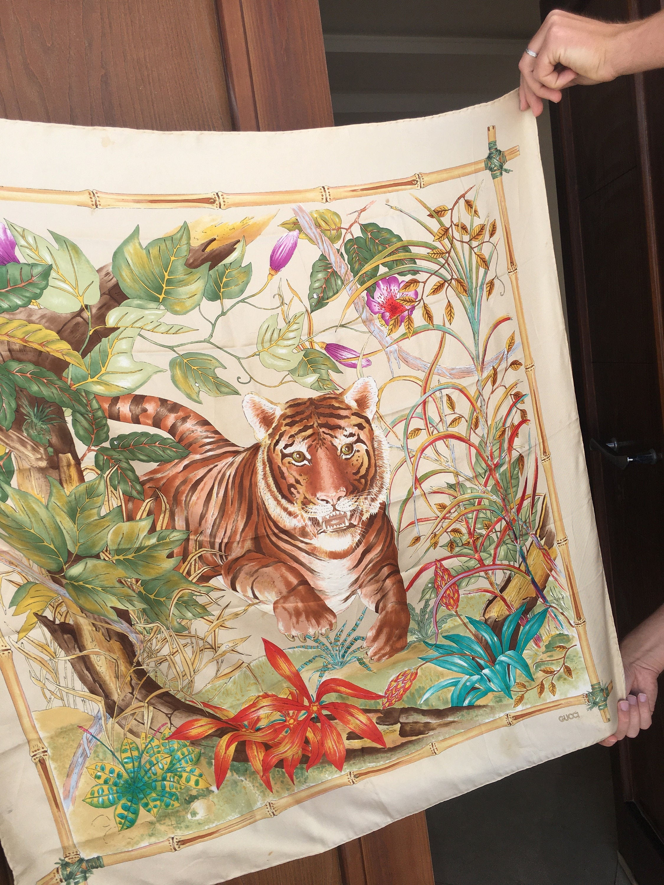 Gucci scarf tiger 2025