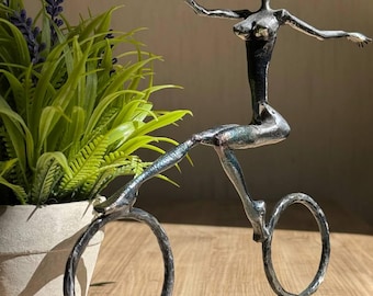 Abstract Metal Female Sculpture – Handmade Balance Figurine on Circles, Elegant Woman Body Art, Modern Geometric Decor Gift