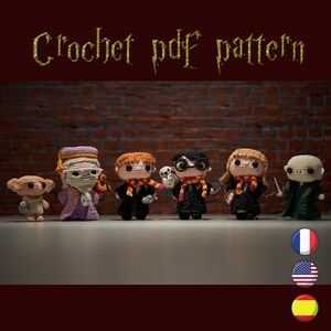 Puede incluir: Patrón de crochet PDF para hacer personajes amigurumi de la serie Harry Potter. Los personajes incluyen Harry Potter, Ron Weasley, Hermione Granger, Dumbledore y Dobby. El patrón está disponible en inglés, francés y español.