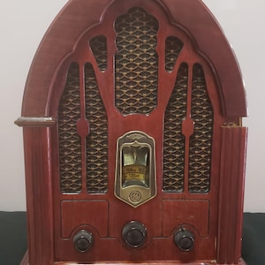 Vintage GE Cathedral Retro AM/FM Radio Model 7-4100JA 1930's