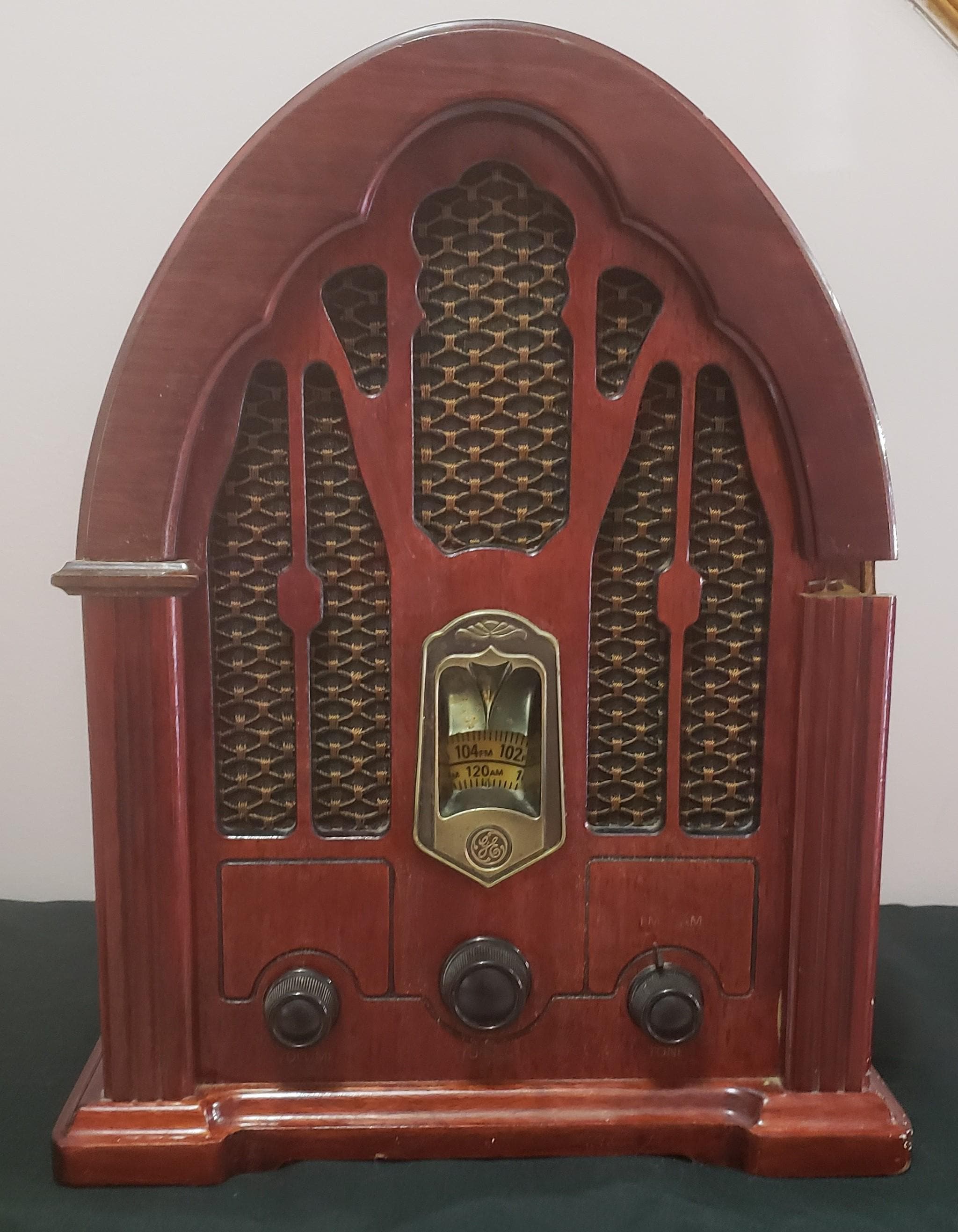 Vintage GE Cathedral Retro AM/FM Radio Model 7-4100JA 1930