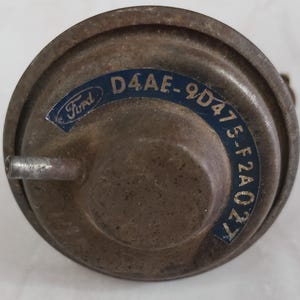 Conjunto de válvula EGR FORD 74 Número da peça D4AE-9D475-F2A 027 Peça OEM Vintage