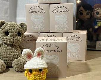 Cajita sorpresa | Pollitos tejidos a manos | Edición Especial | 4 pollitos sorpresa en cada cajita