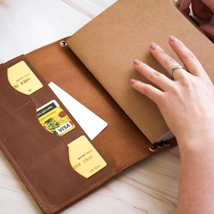 Journal Cover mit Taschen, nachfüllbares Leder Journal, Travelers Notebook Cover, A5 Leder Notizbuch Cover, Leder Journal Portfolio