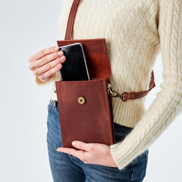 Leather phone bag,Phone crossbody bag,Phone case bag,Phone pouch with strap,Crossbody phone bag,Mobile phone bag,Cell phone bag