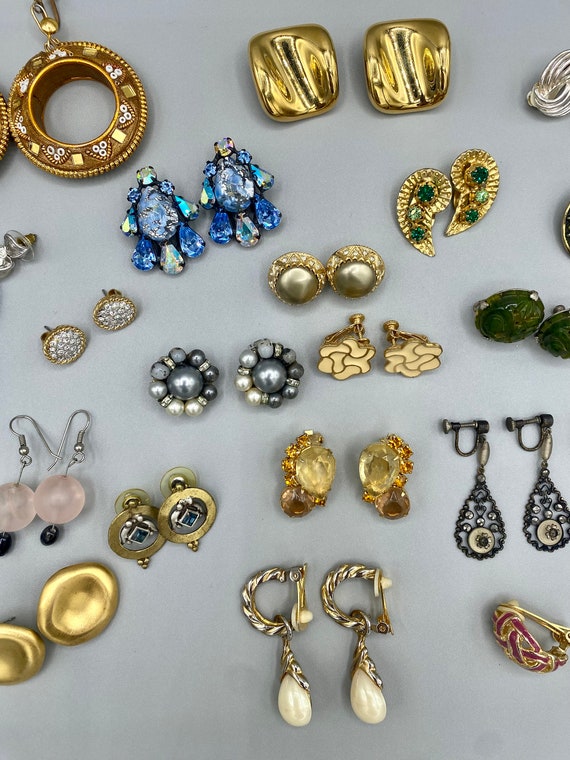 Lot of 26 PAIRS of VINTAGE Costume Jewelry EARRIN… - image 3