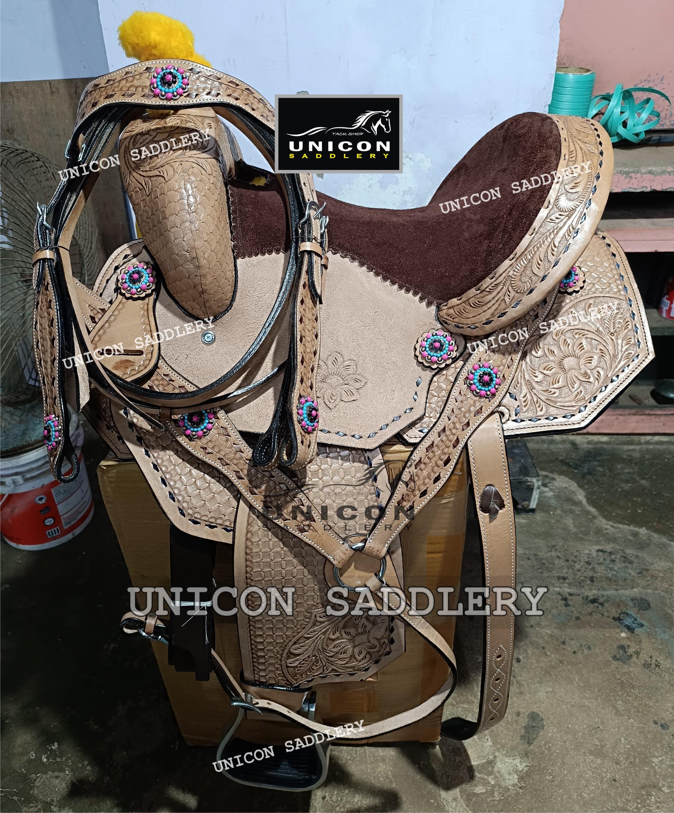 Sella Western Barrel In Pelle Rosa Scamosciata - Misura 15" Con Set Di Attacchi