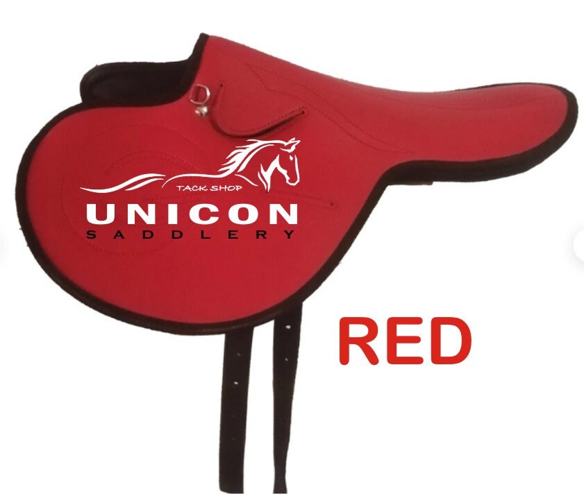 Selle avec étriers sur un cheval | Photo Premium