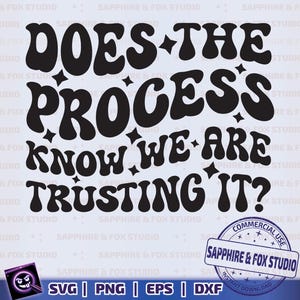 Op de afbeelding: Zwart-wit grafisch ontwerp met de tekst "Does the process know we are trusting it?" in een retro-lettertype stijl. Het ontwerp is omgeven door een patroon van sterren.