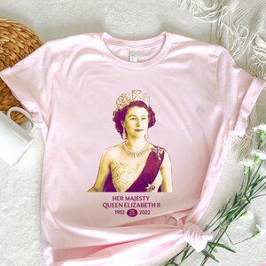 Retro Queen Elizabeth T-Shirt, Queen Elizabeth Homage Tshirt, Queen Elizabeth Fan, Queen Elizabeth Retro 90s, Queen Elizabeth Shirt