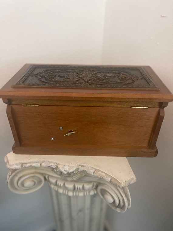 Musical Jewelry Box, Vintage Toyo Japan Oak Wood Red … Gem