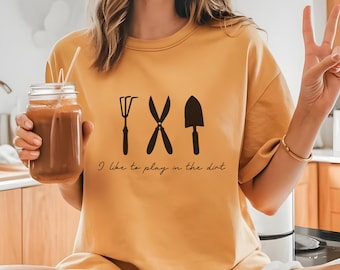 Funny Gardening SVG - I Like to Play in the Dirt, gardening svg for plant mom gift, funny plant sayings, plant girl svg, garden shirt svg