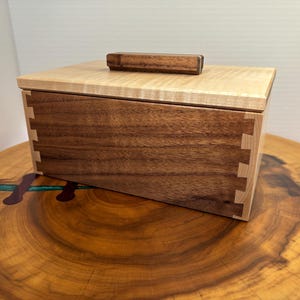 Wood Box / Wooden Box with Lift Off Lid / Dovetails / Hand Crafted / Keepsake Box / Walnut and Tiger Maple / Jewelry Box / Storage box