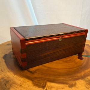 Wood Box / Wooden Box with Lid / Wood Hinged Lid / Hand Crafted / Keepsake Box / Wenge and Readheart / Jewelry Box / Storage box