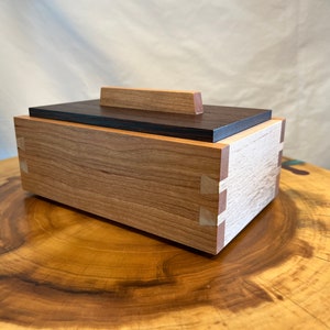 Wood Box / Wooden Box with Lift Off Lid / Dovetails / Hand Crafted / Keepsake Box / Cherry, Maple and Wenge / Jewelry Box / Storage box