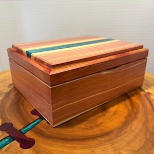 Wood Box / Wooden Box with Lid / Hinged Lid / Hand Crafted / Keepsake Box / Cedar Wood and Epoxy Resin / Jewelry Box / Storage box