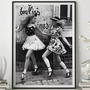 Arte murale con donne vintage, moda retrò con donne che ballano, donne eleganti in posa, foto vintage, decorazioni murali femministe, poster vintage
