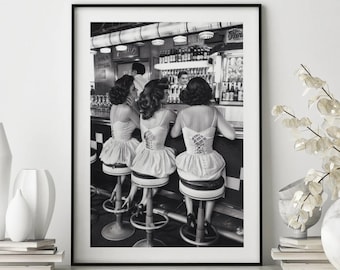 Frauen im Bar Poster, Vintage Alkohol Kunst, Schwarz Weiß Druck