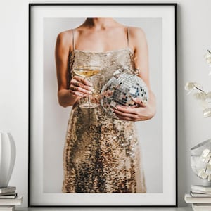 Vrouwen met discobal poster, barwagen kunst, vrouwen met discobal, retro kunst aan de muur, vintage disco kunst, funky woondecoratie