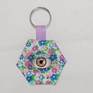 Eye of the Beholder keychain - spooky keychain, occult keychain, creepy keychain, anatomy keychain, gothic keychain, eye, halloween