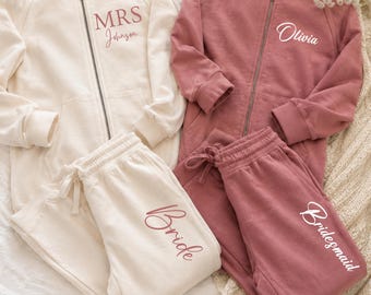 custom bridesmaid pajamas, bridal party pajamas, wedding day getting ready outfit, bridesmaid sweatsuit, sweatpants, maid of honor gift