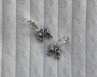 silver bow huggies