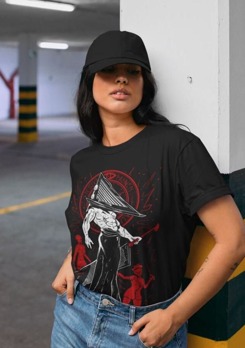 サイレントヒル2 ピラミッドヘッドユニセックスTシャツM/L/2XL Triangle Head Silence Hill V2 Premium Unisex T-shirt - Etsy