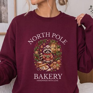 Christmas Baker Sweatshirt Raccoon Graphic Holiday Crewneck Pullover Women Festive Clothing Gift Idea Baking Enthusiast Cookie Design Winter