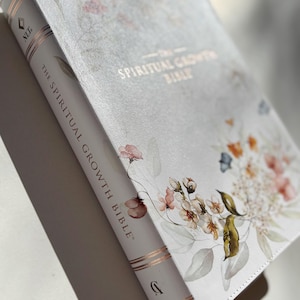 Floral NLT Tabbed Holy Bible for Gift for Christian New Living Testament Bible Study Gift for Spiritual Growth Bible Youth Group Bible Bild 7