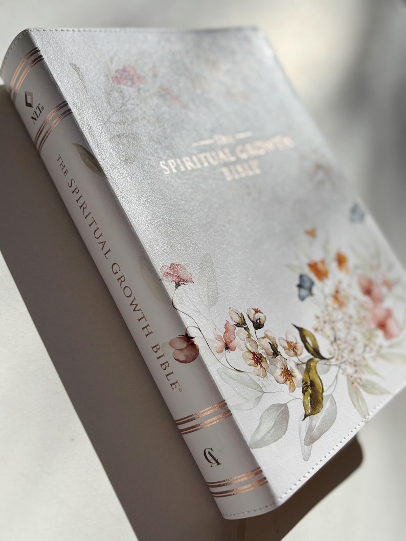 Floral NLT Tabbed Holy Bible for Gift for Christian New Living Testament Bible Study Gift for Spiritual Growth Bible Youth Group Bible Bild 7