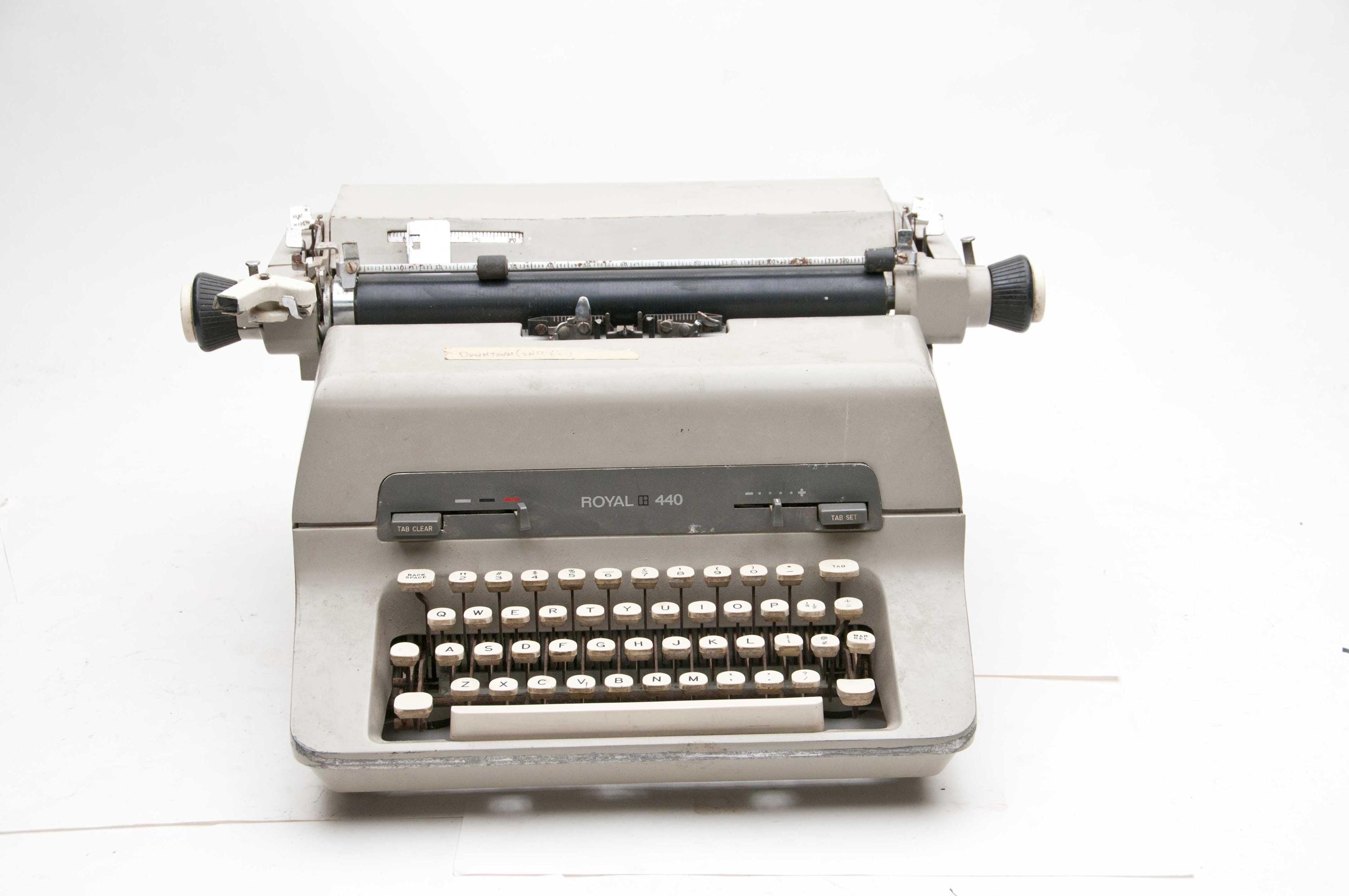 Vintage Royal Typewriter - Etsy
