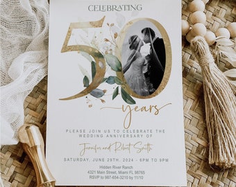 Invitación del 50 Aniversario, Vegetación, Oro, Elegante, Follaje, Eucalipto, Invitación de Aniversario de Boda con Foto, Editable, Digital