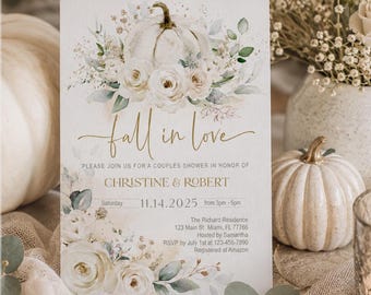 Puede incluir: Una tarjeta de invitación rectangular con una calabaza blanca y rosas color crema con hojas de eucalipto verdes. El texto dice fall in love, PLEASE JOIN US FOR A COUPLES SHOWER IN HONOR OF CHRISTINE & ROBERT, Saturday 11.14.2025.