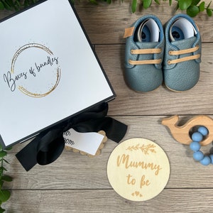 Baby gift box | Personalized gift box | Baby gift set | Baby shoes | Mum to be | Baby shower gift set | Gender neutral gift