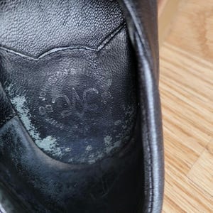 Mocasines de piel negra Johnston & Murphy para mujer, zapatos planos clásicos y cómodos para el trabajo o la oficina. imagen 6