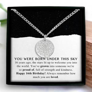 Cadeau de 16e anniversaire pour fils, collier chaîne cubaine carte des étoiles personnalisée, pendentif gravé personnalisé, souvenir unique pour grandon, neveu