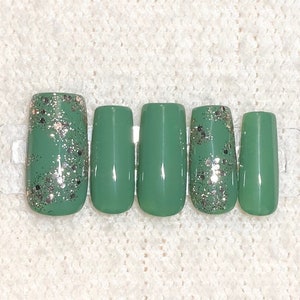 Custom 10 Piece Green with Gold Glitter Press-ons | Custom Design Fingernails | Gel Polished False Nails | Square Almond Fake Nails