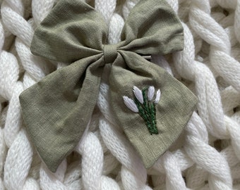 White Lily's Bow