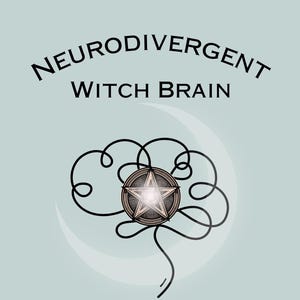 Pode incluir: Uma ilustração em preto e branco de um cérebro com um pentagrama dentro. O texto "Neurodivergent Witch Brain" está no topo da imagem. O texto "Magic & Witchcraft for the Neurodivergent Beginner" está abaixo da imagem. O texto "An Adult Text-Only Guide - No Illustrations" está abaixo disso. O texto "Old Tree Print Shop" está na parte inferior da imagem.