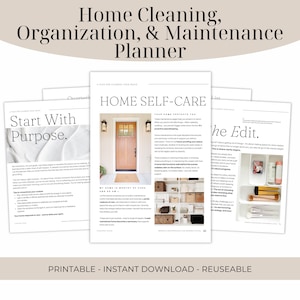 Op de afbeelding: Een printbare planner voor huishoudelijke schoonmaak, organisatie en onderhoud met de titel "Home Self-Care" en de tekst "Start With Purpose." De planner bevat een foto van een wit huis met een houten deur en een rek met manden en dozen.