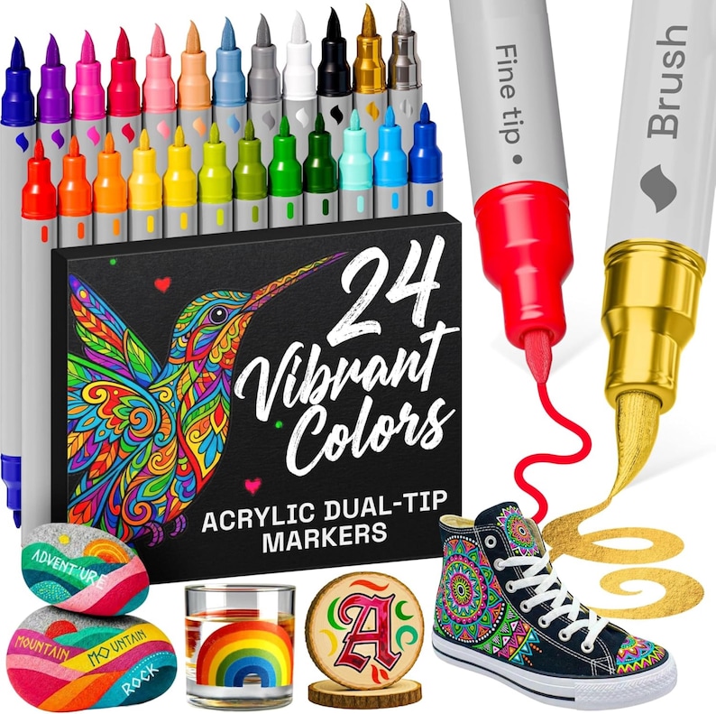 Pode incluir: Um conjunto de 24 marcadores acr&iacute;licos de ponta dupla em cores vibrantes, com um design de beija-flor na caixa. A imagem tamb&eacute;m mostra um t&ecirc;nis pintado, pedras, um porta-copos de madeira e um copo com um arco-&iacute;ris.