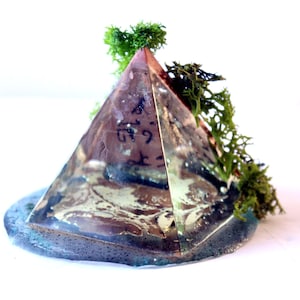 Pyramid desktop diorama