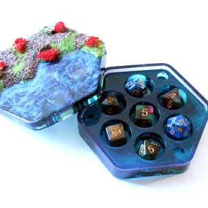 Dice box / holder / display