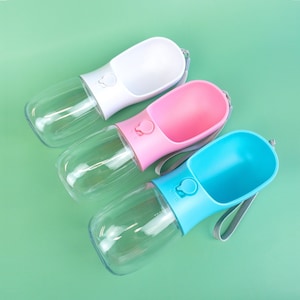 Botella de agua de viaje para perros / Cuenco de agua portátil para perros / Regalo para mamás de perros / Dispensador de agua para cachorros / Botella de agua filtrada / Botella de agua para perros a prueba de fugas