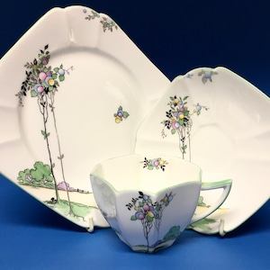 Outstanding and very rare Shelley China Trio in the Queen Anne shape.