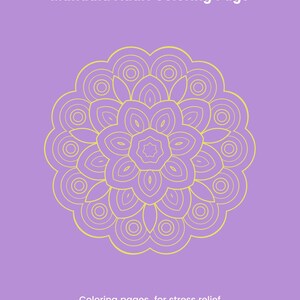 Op de afbeelding: Een paarse volwassen kleurplaat met een geel mandala-ontwerp. De mandala is een cirkelvormig patroon met ingewikkelde bloemen en geometrische vormen. De tekst bovenaan luidt "Mandala Adult Coloring Page" en de tekst onderaan luidt "Kleurplaten voor stressverlichting."