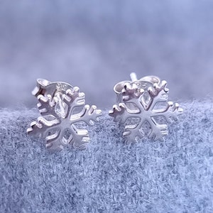 Snowflake Silver Stud Earrings, Silver Snowflake Earrings, Tiny Snowflake Studs, Winter Ear Studs, Christmas Earrings, Christmas Gift